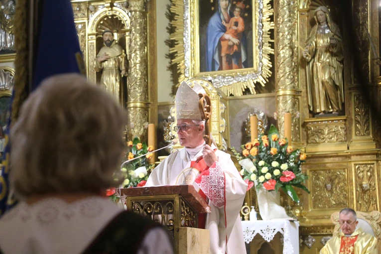 Tablica ks. Andrzeja Niwy w Łącku