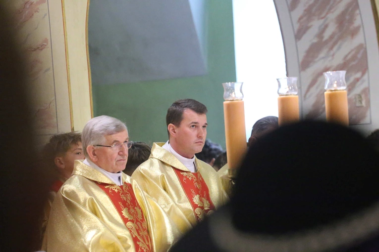 Tablica ks. Andrzeja Niwy w Łącku