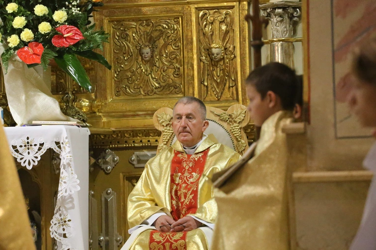 Tablica ks. Andrzeja Niwy w Łącku