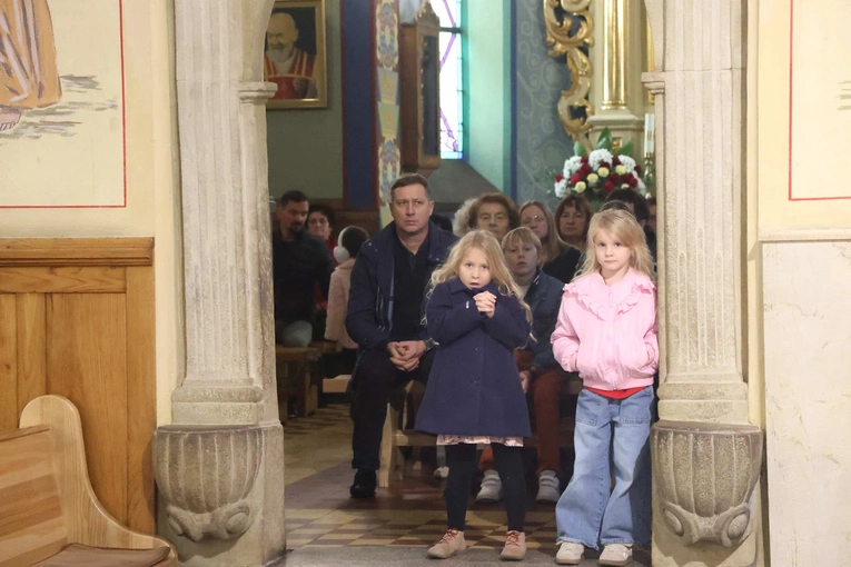 Tablica ks. Andrzeja Niwy w Łącku