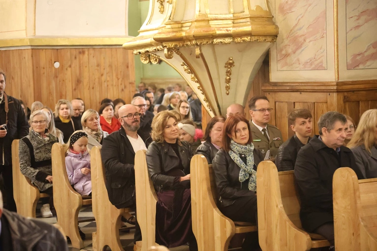 Tablica ks. Andrzeja Niwy w Łącku