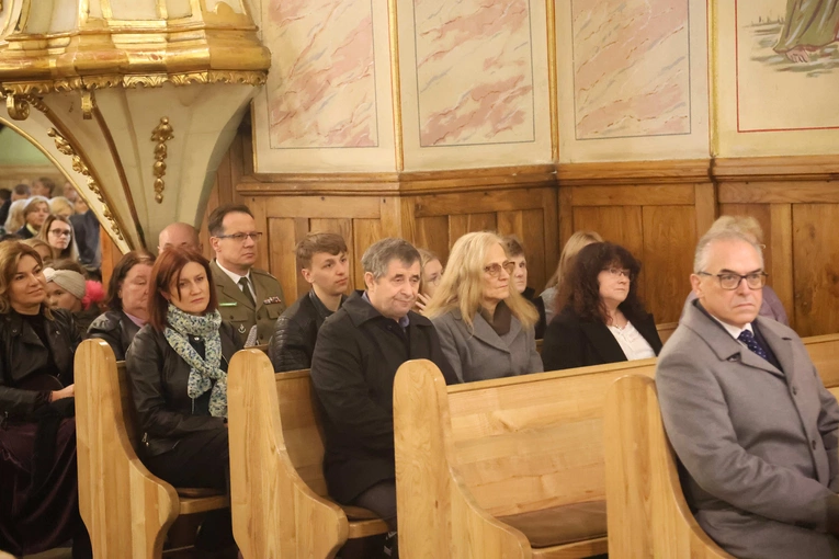 Tablica ks. Andrzeja Niwy w Łącku