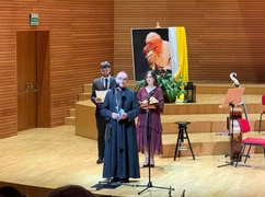 Abp Przybylski o św. Janie Pawle II: cały jego pontyfikat był naznaczony miłością do człowieka