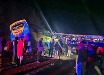 63 osoby zginęły w nocnym zderzeniu autobusów