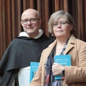Czytajcie „Kościół ostatnich ławek”! Hasło, że z ostatnich ławek czasem widać więcej, naprawdę nie jest na wyrost