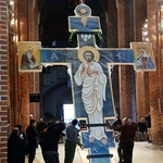 Nowy krzyż w głogowskiej kolegiacie