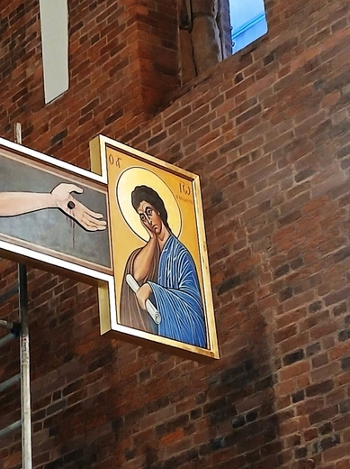 Nowy krzyż w głogowskiej kolegiacie