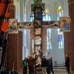 Nowy krzyż w głogowskiej kolegiacie