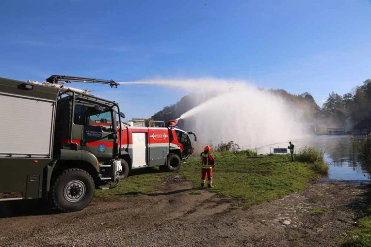 Wodne ćwiczenia straży pożarnej