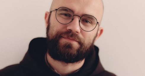 "Moje dziecko jest LGBT+". Karmelita o rekolekcjach dla rodziców