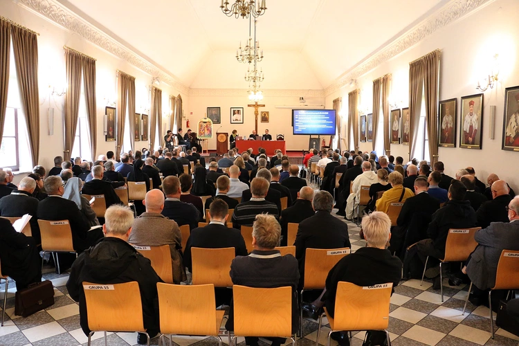 Trzecie obrady plenum Synodu Archidiecezji Wrocławskiej - pierwsze głosowania!