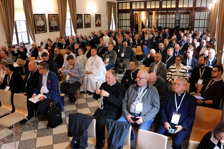 Trzecie obrady plenum Synodu Archidiecezji Wrocławskiej - pierwsze głosowania!