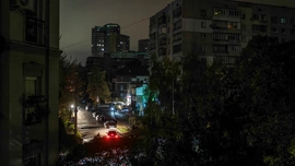 KIjów w ciemnościach po rosyjskich atakach