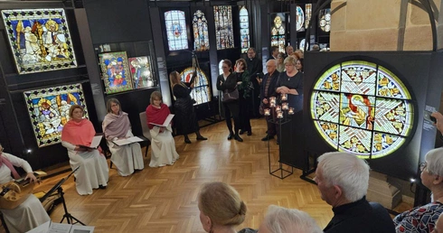 Wystawa "Muzyka światła. Witraże. Od artefaktu do metafizyki".