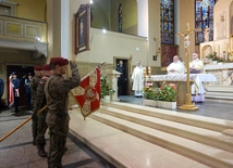 Bp Iwanecki: Życzę wam, abyście cieszyli się szacunkiem i uznaniem społecznym