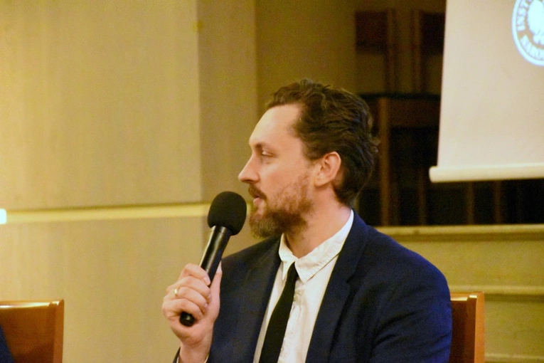 Projekcja filmu o ks. Popiełuszce