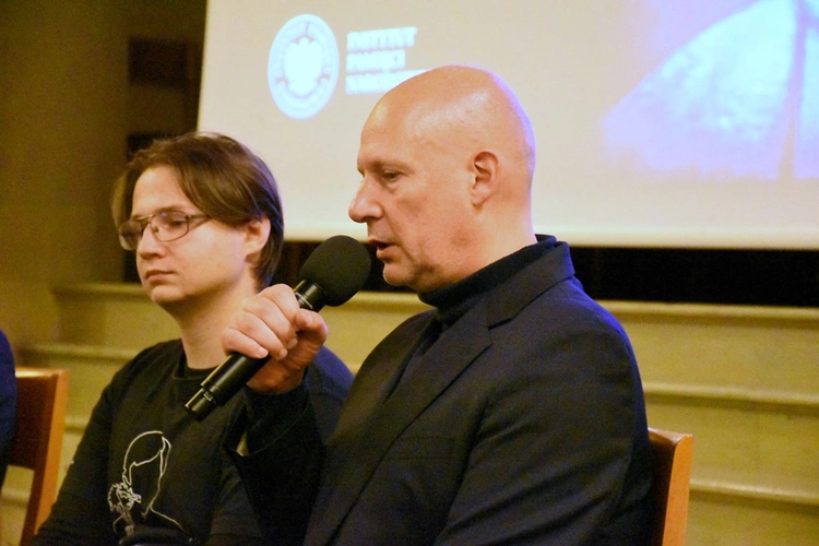 Projekcja filmu o ks. Popiełuszce