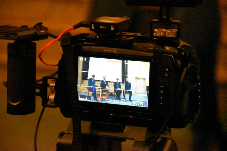 Projekcja filmu o ks. Popiełuszce