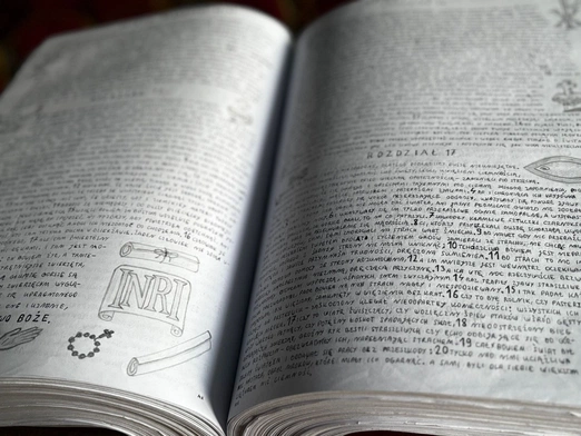 Fragment ręcznie przepisanego przez więźniów PIsma Świętego