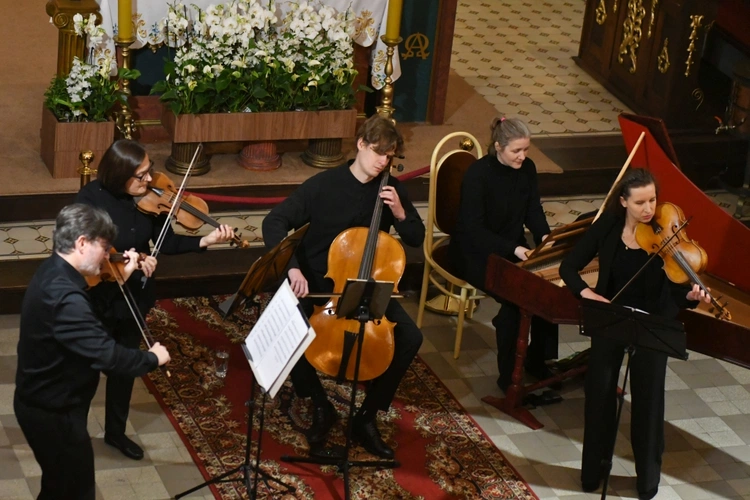Koncert w sanktuarium Matki Bożej Królowej Pokoju w Otyniu