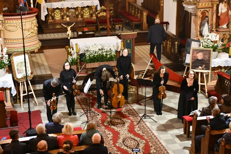 Koncert w sanktuarium Matki Bożej Królowej Pokoju w Otyniu