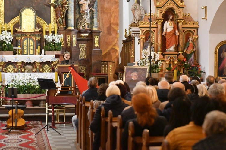 Koncert w sanktuarium Matki Bożej Królowej Pokoju w Otyniu