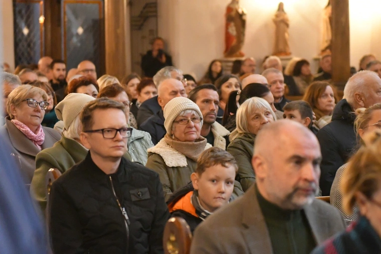 Koncert w sanktuarium Matki Bożej Królowej Pokoju w Otyniu
