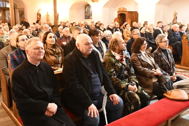 Koncert w sanktuarium Matki Bożej Królowej Pokoju w Otyniu