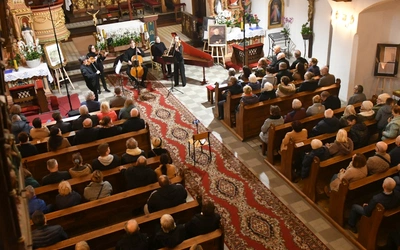 Koncert w sanktuarium Matki Bożej Królowej Pokoju w Otyniu