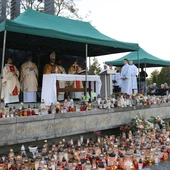 Mszy św. 1 listopada, w uroczystość Wszystkich Świętych, na cmentarzu komunalnym przewodniczył będzie bp Marek Solarczyk.