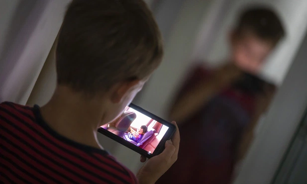Smartfon przed 13. rokiem życia może poważnie zaszkodzić
