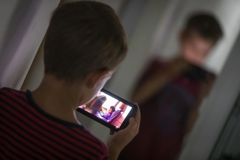 Smartfon przed 13. rokiem życia może poważnie zaszkodzić