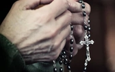 Jak odmawiać różaniec za zmarłych cierpiących w czyśćcu?
