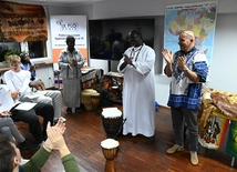 Śpiewali w językach lingala i swahili