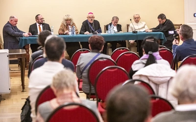 Bp Jarecki: Dialog między religiami to wymiana darów