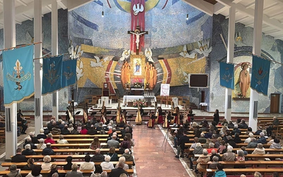 W trakcie koncertu finałowego  wystąpił Wiktorska Harp Open, jedyny w Polsce zespół złożony z ponad 20 harfistów.