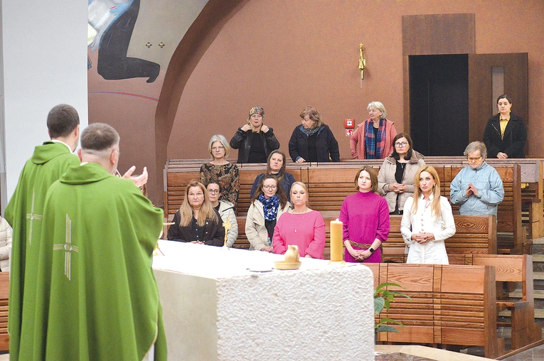 Spotkania adresowane są  do pań żyjących w małżeństwie, samotnie  czy też konsekrowanych.