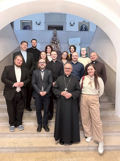 Członkowie czeskiej delegacji spotkali się także z abp. Andrzejem Przybylskim. Metropolita katowicki wysłuchał ich relacji o pracy  z młodzieżą  i o tym,  jak w formację angażują się młodzi świeccy.