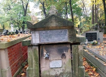 Może Rada Miasta zaradzi coś przeciwko postępującemu niszczeniu grobu dawnej zasłużonej krakowskiej radnej?