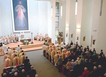Szafarze i akolici na Eucharystii inaugurującej rok akademicki w WSD.