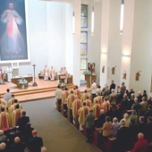 Szafarze i akolici na Eucharystii inaugurującej rok akademicki w WSD.