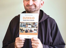 Br. Konrad Baran ma nadzieję, że lektura uświadomi światu, iż osoby bezdomne nadal są zwyczajnymi ludźmi, ze swoimi marzeniami. 