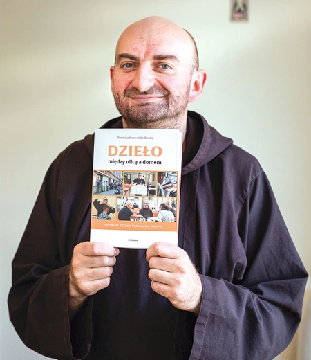 Br. Konrad Baran ma nadzieję, że lektura uświadomi światu, iż osoby bezdomne nadal są zwyczajnymi ludźmi, ze swoimi marzeniami. 