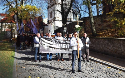 Uczestnicy szli  przez miasto,  modląc się m.in.  o świętość rodzin.