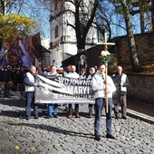 Uczestnicy szli  przez miasto,  modląc się m.in.  o świętość rodzin.