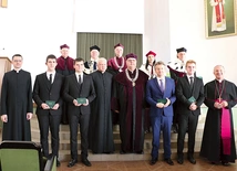 Indeksy otrzymało czterech alumnów pierwszego roku.