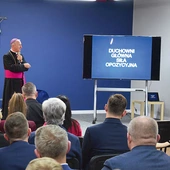 Wykład inauguracyjny pt. „Aparat bezpieczeństwa PRL wobec Kościoła katolickiego” wygłosił bp M. Solarczyk.