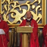 Liturgię celebrował bp M. Solarczyk (w środku).