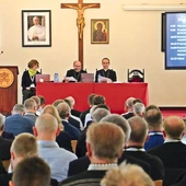 W obradach plenarnych uczestniczy 191 osób – duchownych, konsekrowanych i świeckich.