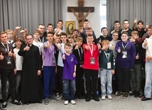 Kolejne rekolekcje z serii „Bohaterowie Boga” już 5 grudnia. Duszpasterstwo młodych ma jednak dużo więcej propozycji! Oto najbliższe: „Córki Króla” – od 7 do 9 listopada (dla dziewcząt), modlitewny wieczór młodych – 22 listopada, „Abba Ojcze” – od 5 do 7 grudnia (dla dzieci), rekolekcje dla kandydtów do bierzmowania – od 6 do 7 grudnia. Więcej: centrumddm.pl.